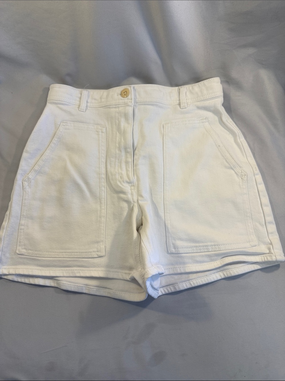 Wilfred High-Waist White Pocket Shorts
